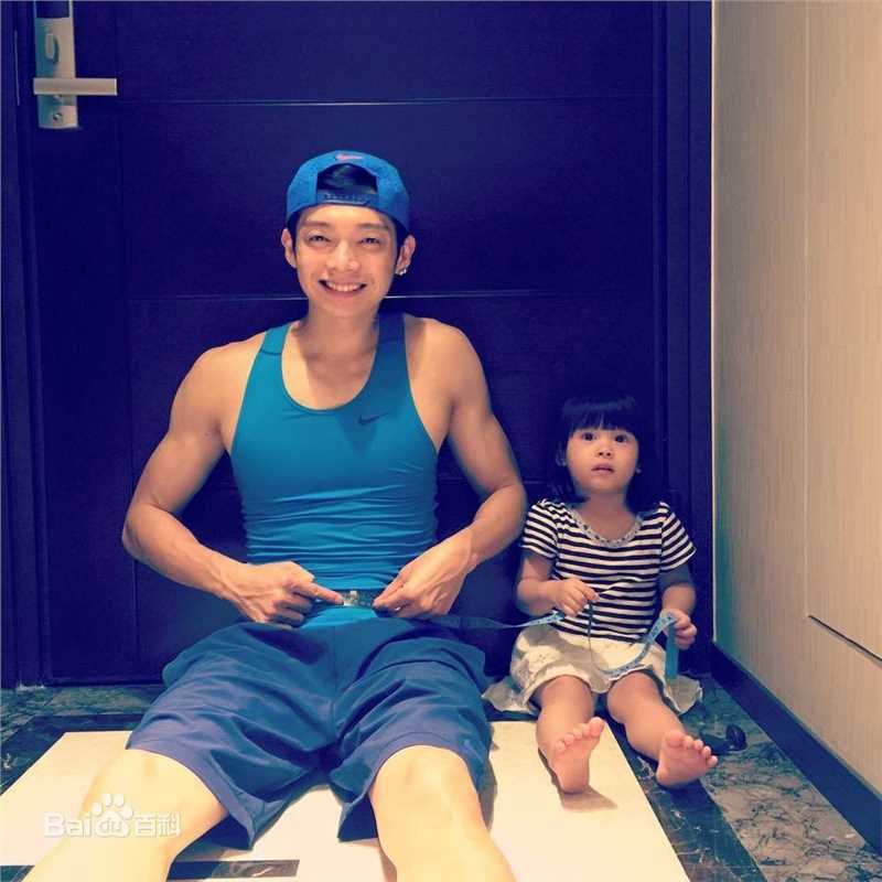 辰亦儒(Calvin)生活照图片图册