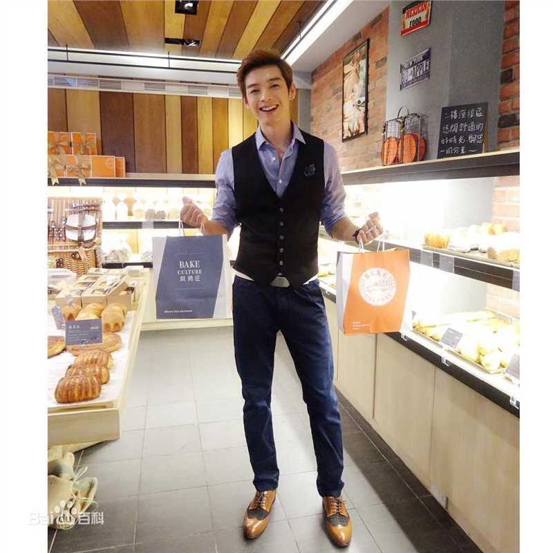 辰亦儒(Calvin)生活照图片图册