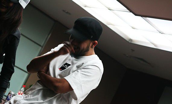 张震岳(Chang, Csun Yuk)演唱会形象1性感图片壁纸