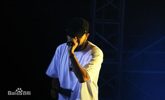 张震岳(Chang, Csun Yuk)演唱会形象1性感图片壁纸