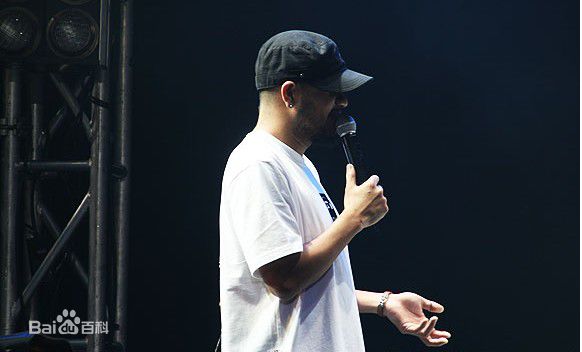 张震岳(Chang, Csun Yuk)演唱会形象1性感图片壁纸