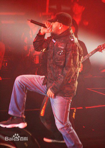 张震岳(Chang, Csun Yuk)演唱会形象1性感图片壁纸