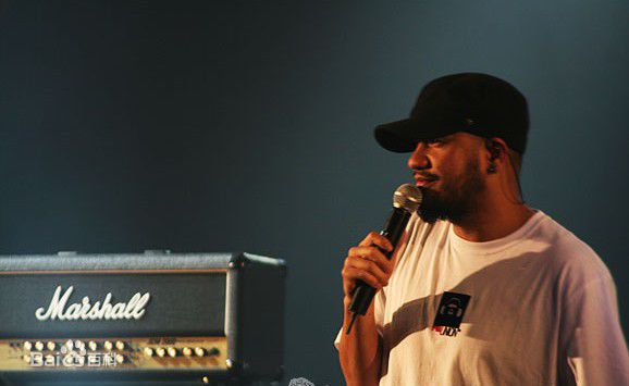 张震岳(Chang, Csun Yuk)演唱会形象1性感图片壁纸