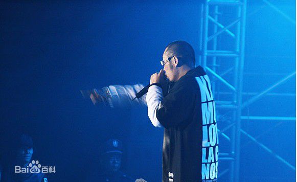 张震岳(Chang, Csun Yuk)演唱会形象2图片图集