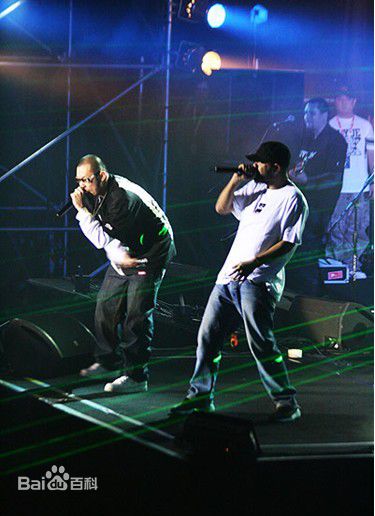 张震岳(Chang, Csun Yuk)演唱会形象2图片图集