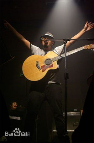 张震岳(Chang, Csun Yuk)西安演唱会前后照片