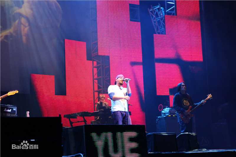 张震岳(Chang, Csun Yuk)西安演唱会前后照片