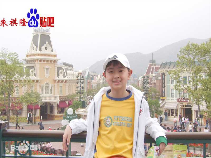 朱祺隆生活照性感图片图集