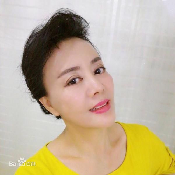 范春霞生活照壁纸壁纸