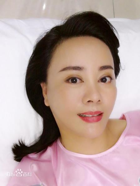 范春霞生活照壁纸壁纸