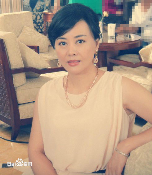 范春霞在《盛夏晚晴天》徐夫人中的