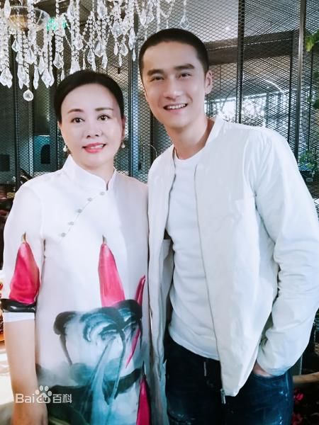 精选范春霞在《米露露求爱记》楚母中的图册