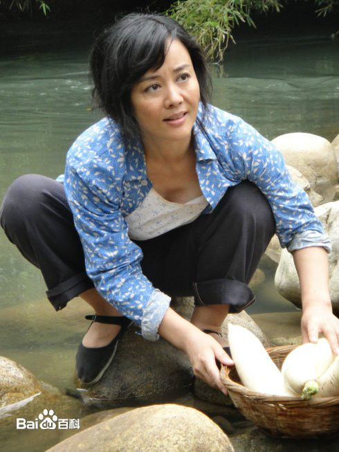 高清范春霞在《遥远的天熊山》饰李嫦娥中的图集