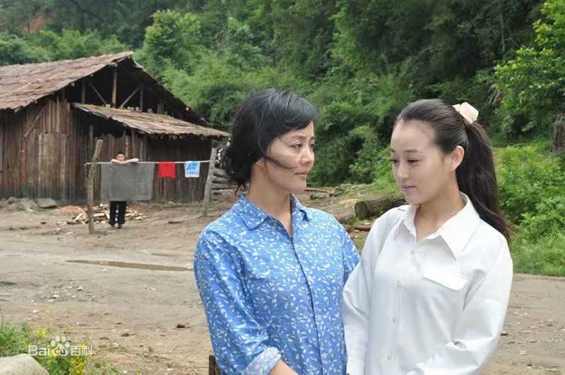 高清范春霞在《遥远的天熊山》饰李嫦娥中的图集