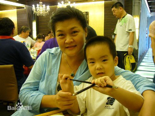 梁智瑜剧组合影图册