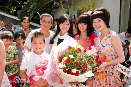 梁智瑜剧组合影图册