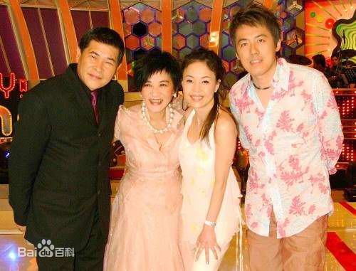 张宇(Phil Chang)和其他明星合照前后照片