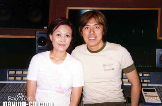 张宇(Phil Chang)和其他明星合照前后照片