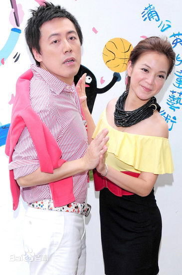 张宇(Phil Chang)和其他明星合照前后照片