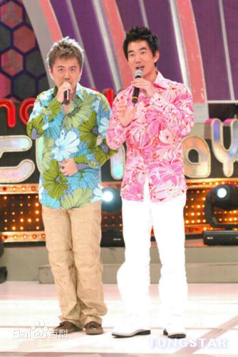 张宇(Phil Chang)和其他明星合照前后照片