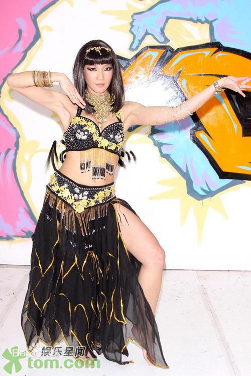 张本渝(Jessie)录制综艺节目素颜照壁纸