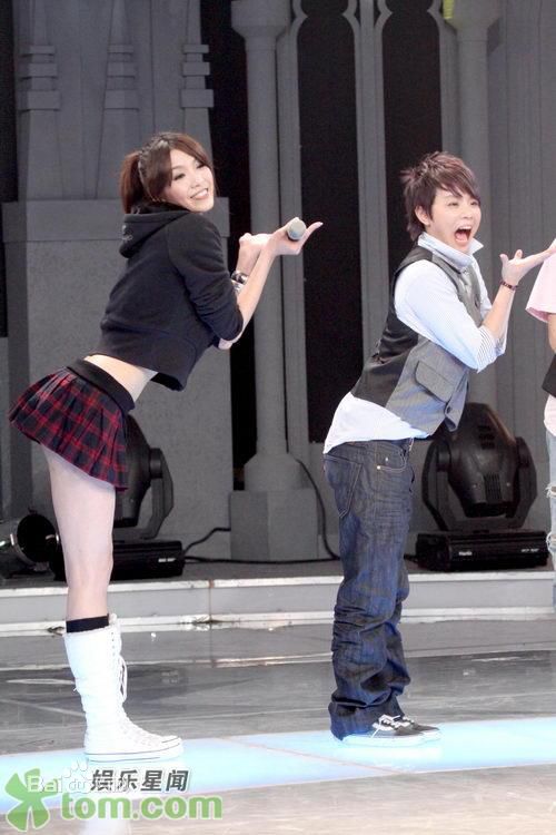 张本渝(Jessie)录制综艺节目素颜照壁纸