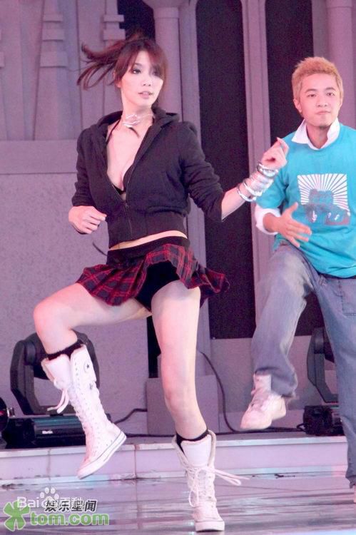 张本渝(Jessie)录制综艺节目图片图册