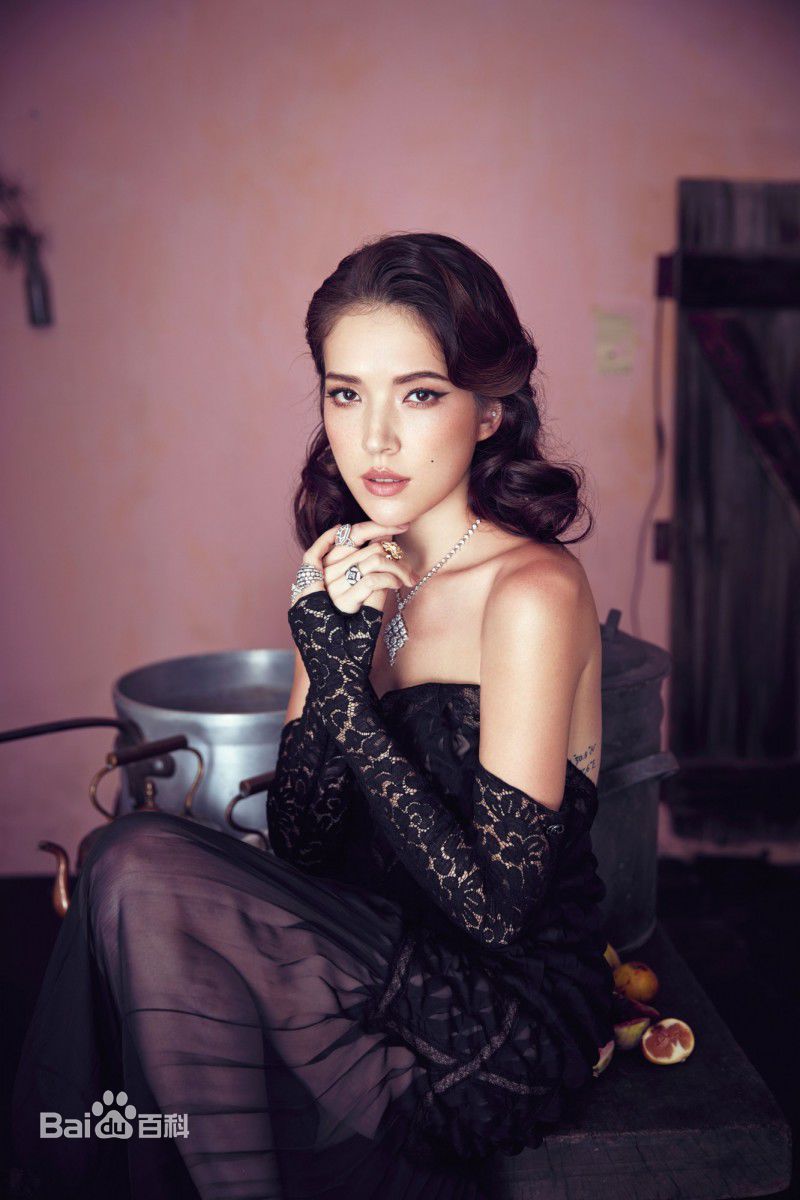 许玮甯(Tiffany Ann Hsu)最新杂志壁纸