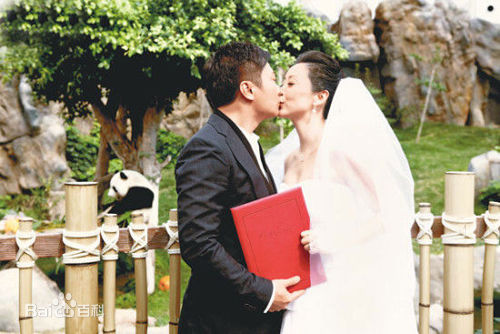 汤盈盈(Angela)与钱嘉乐婚礼素颜照壁纸