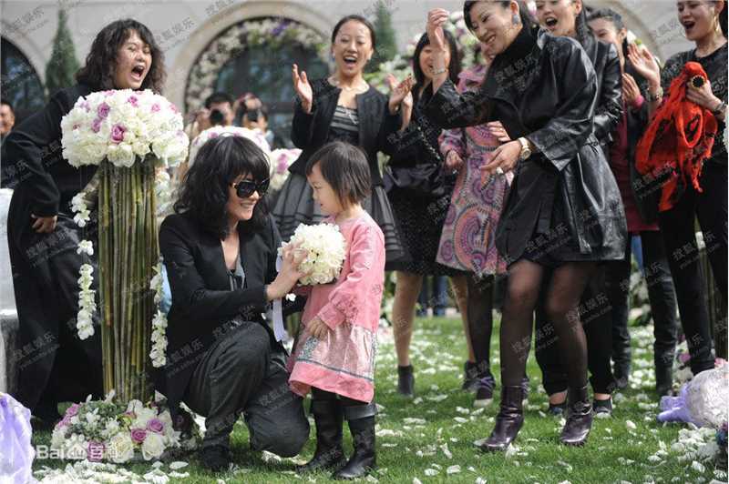 上山诗纳(Anna Ueyama)婚礼壁纸壁纸