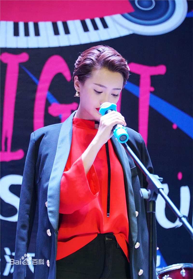 精选杨菲洋(Yolanda)在《小妖的金色城堡》饰图图中的图册