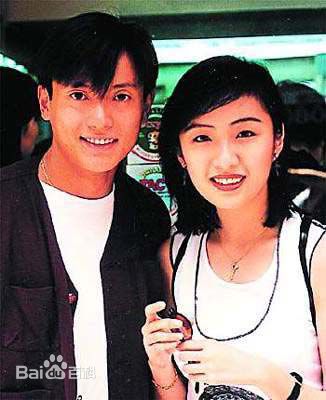 何婉盈的生活照和参加活动的照片素颜照相册