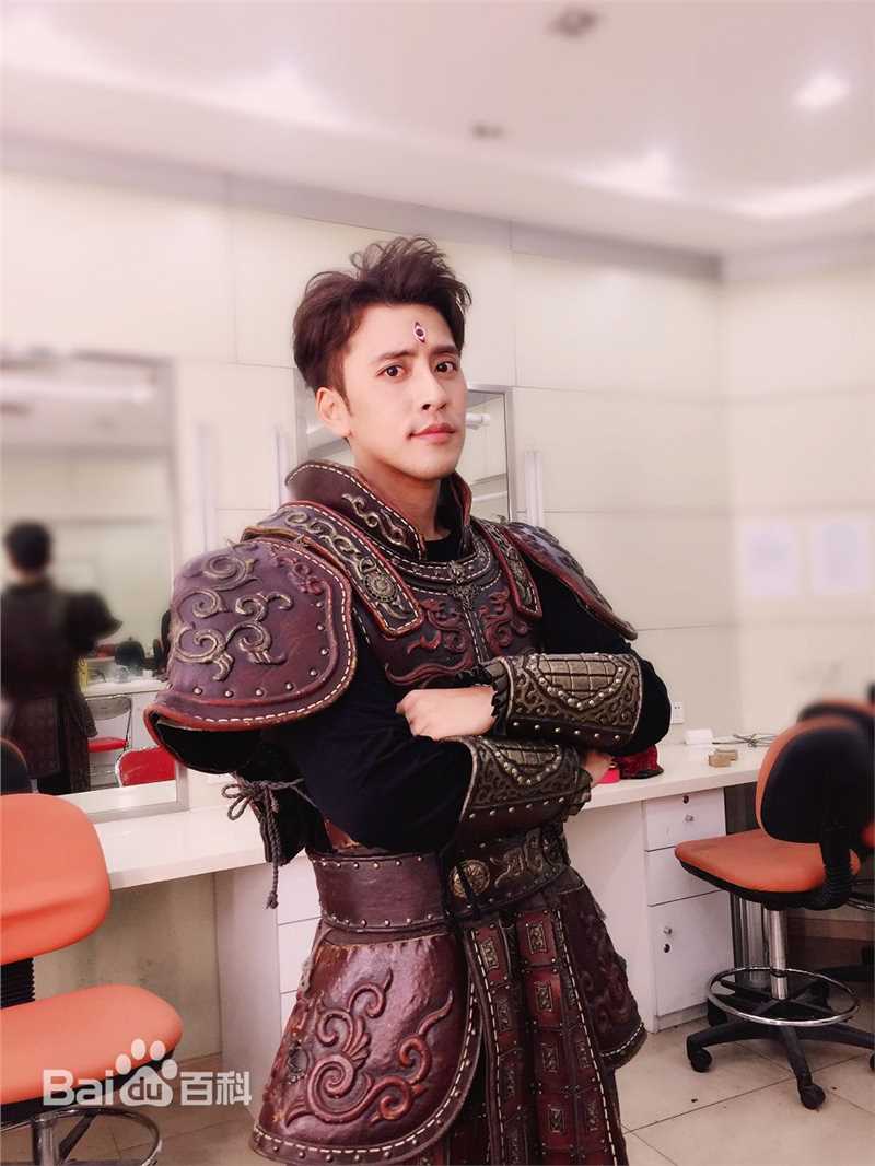 扎西顿珠综艺活动照片素颜照相册