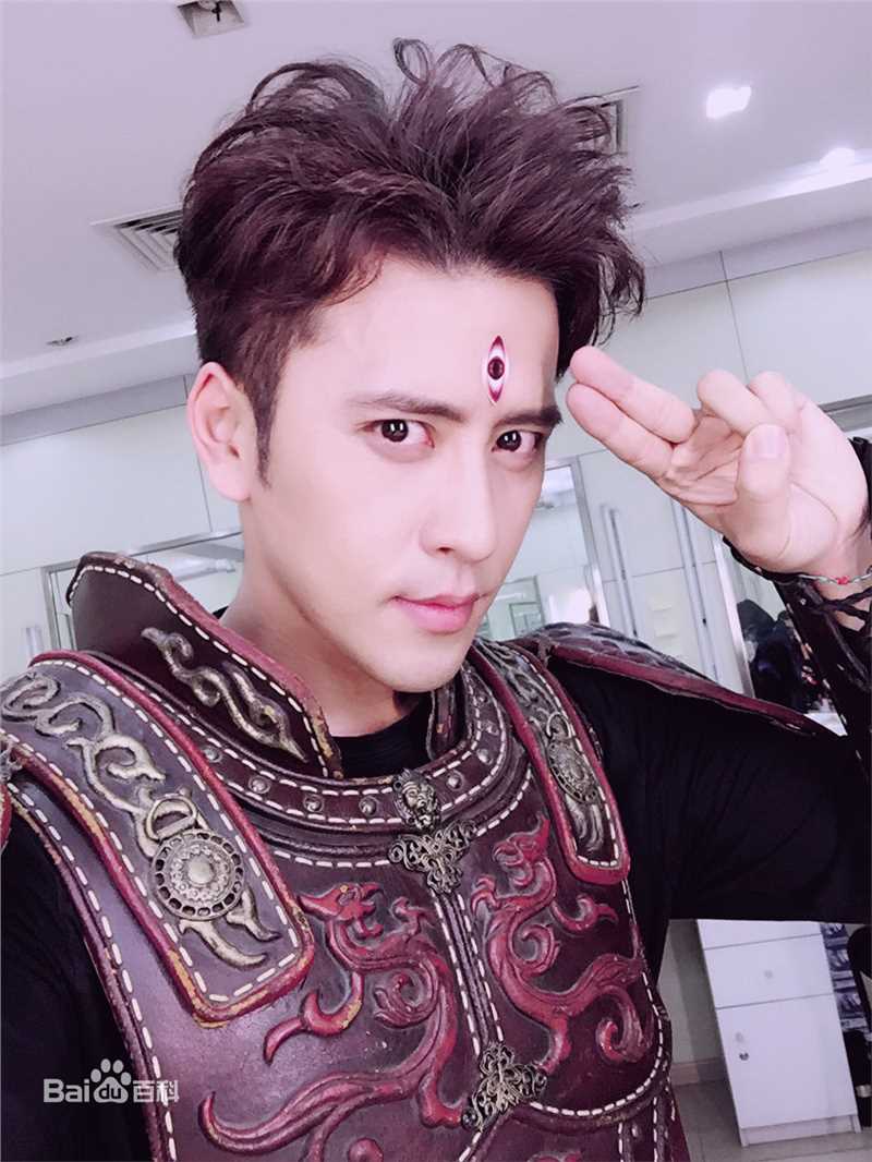 扎西顿珠综艺活动照片素颜照相册