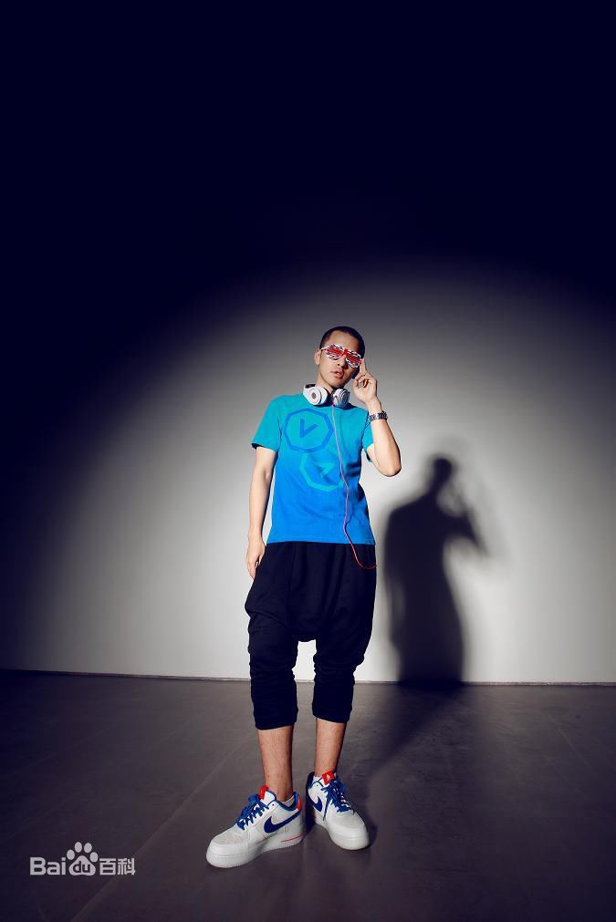 扎西顿珠艺术照图片图集