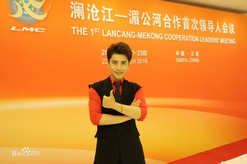 扎西顿珠社会活动素颜照相册