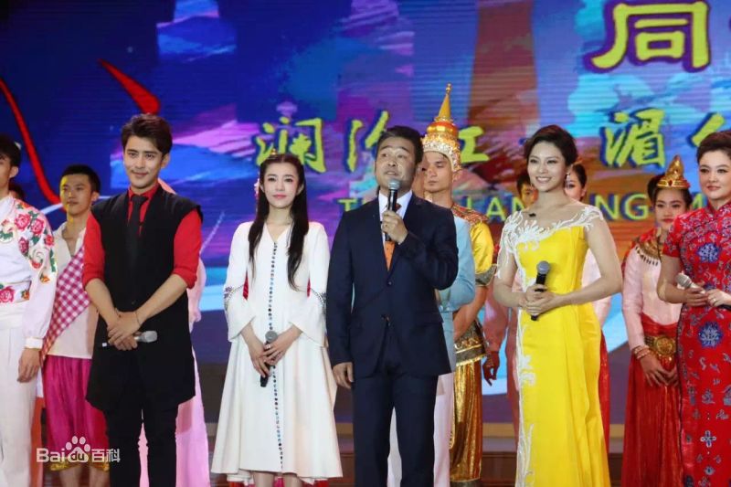 扎西顿珠社会活动素颜照相册