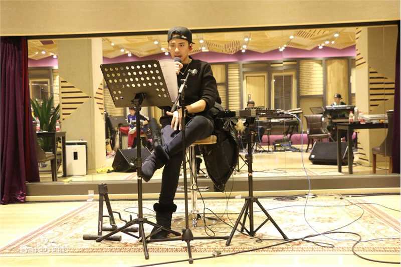 精选扎西顿珠在扎西在央视成功举办《幸福等待》个人演唱会中的图册