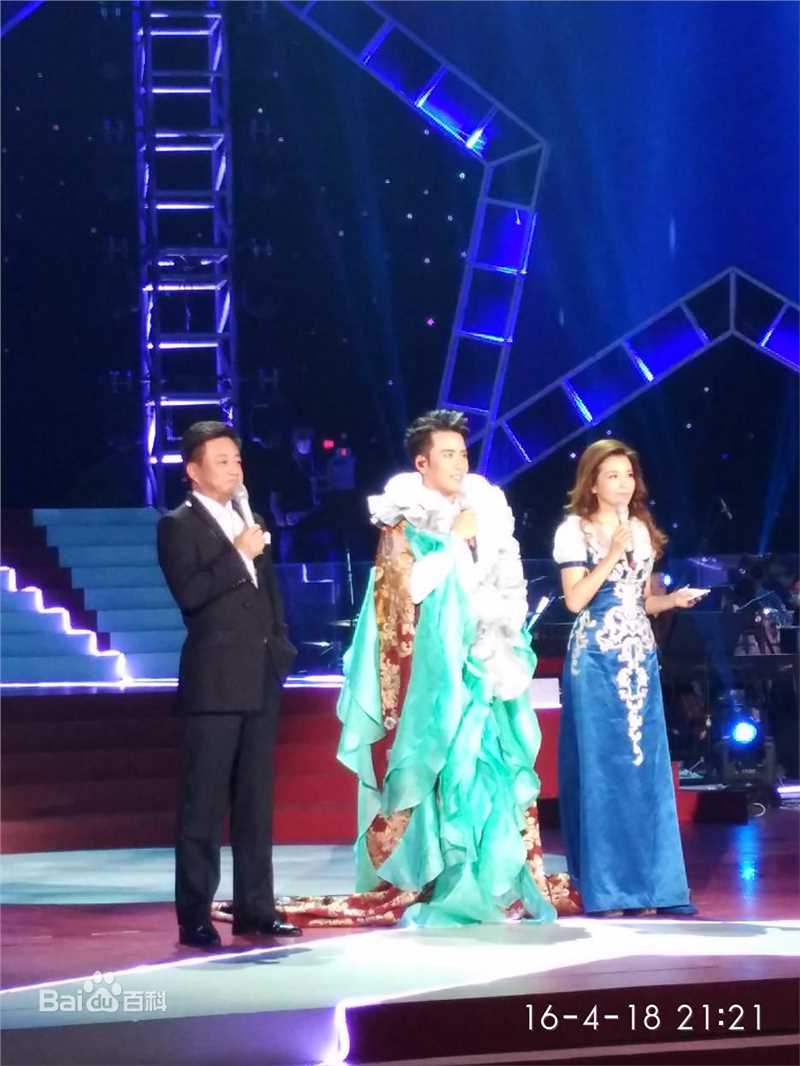 扎西顿珠扎西参加央视星光大道超级版的比赛素颜照相册