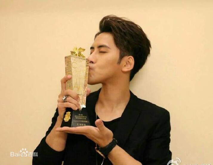 扎西顿珠全球华语榜中榜等获奖照片生活照相册