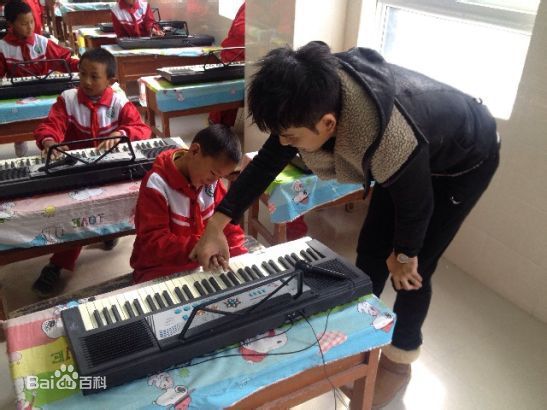 扎西顿珠扎西参加公益活动的图片前后照片