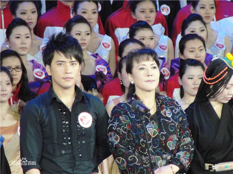 扎西顿珠扎西参加公益活动的图片前后照片