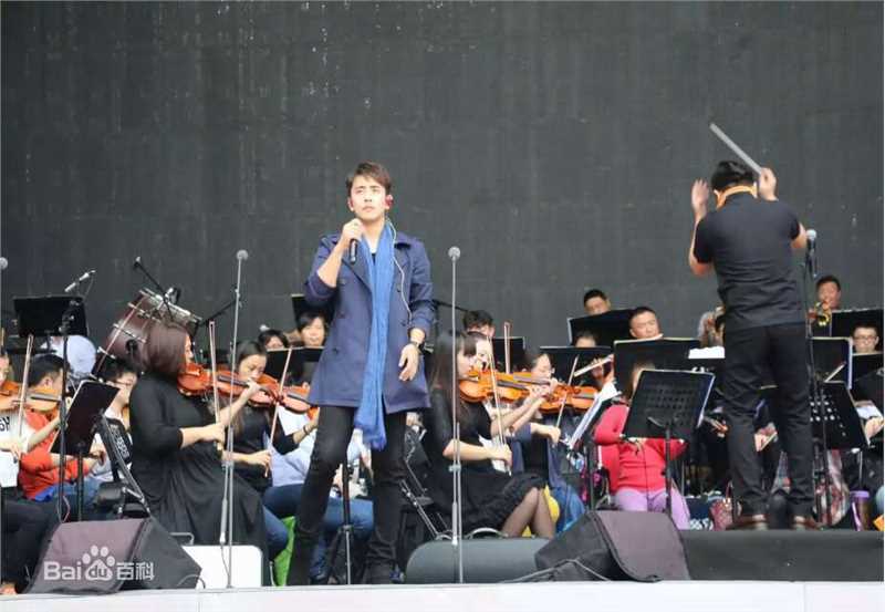 扎西顿珠演出照片前后照片