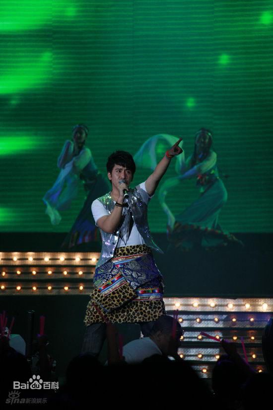 扎西顿珠演出照片前后照片