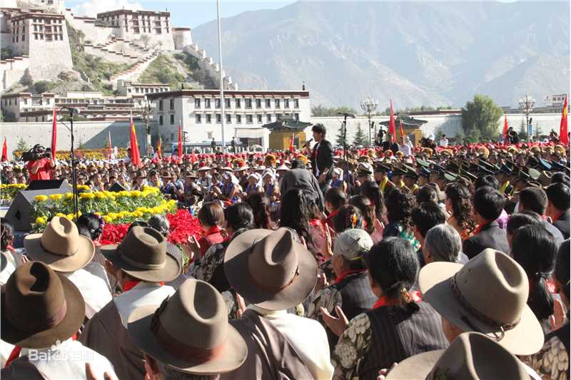 扎西顿珠演出照片前后照片