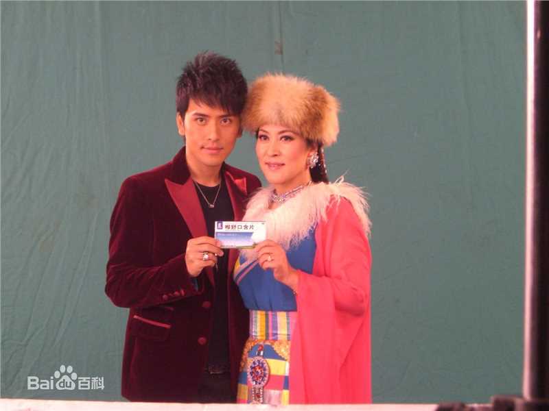 扎西顿珠广告代言性感图片图集