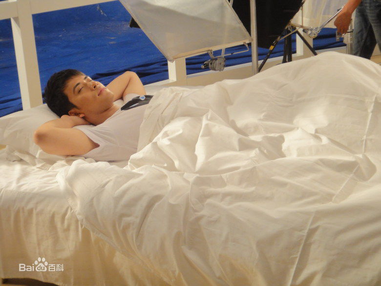 扎西顿珠广告代言性感图片图集