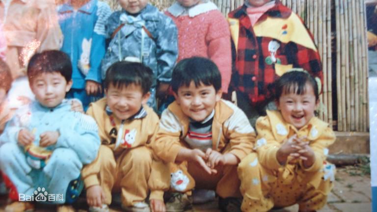 扎西顿珠童年照片素颜照相册