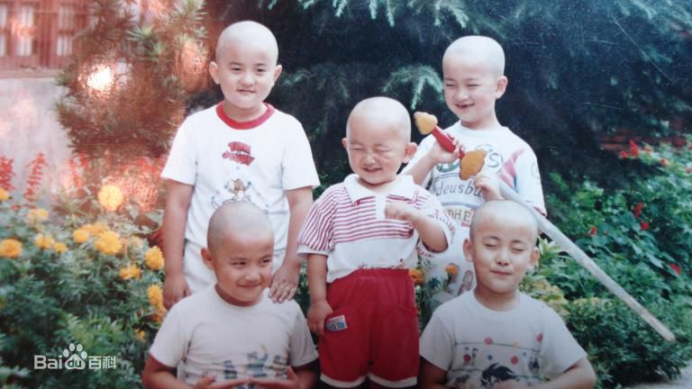 扎西顿珠童年照片素颜照相册