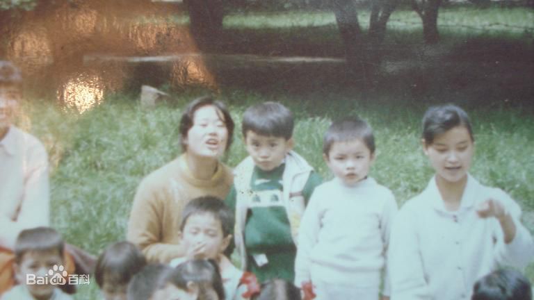 扎西顿珠童年照片素颜照相册